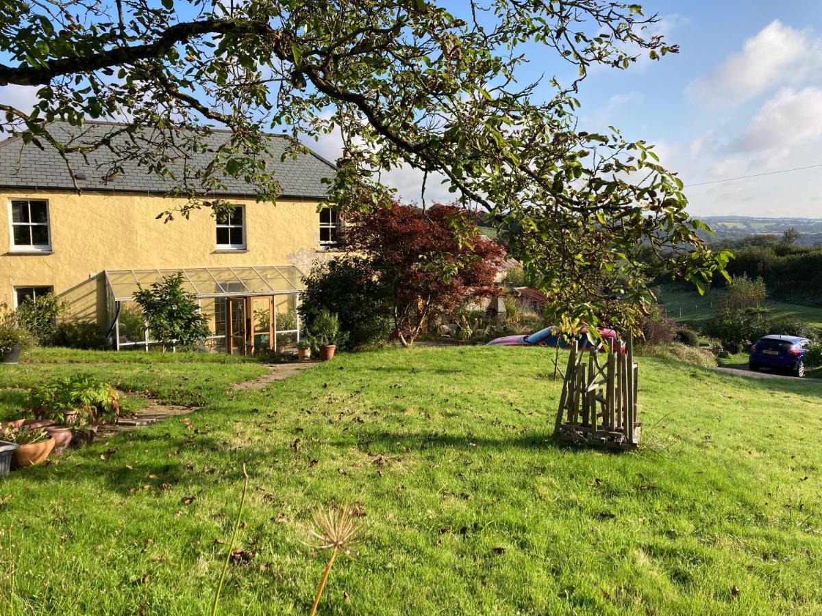 Frizenham Farmhouse Little Torrington Bagian luar foto